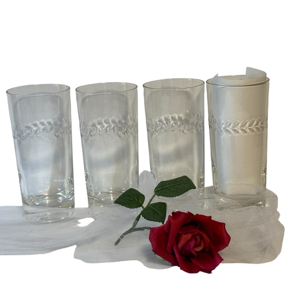 Set of 4 Clear Etched Laurel Wreath Drinking Ice Tea Glasses EUC - Picture 3 of 11